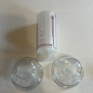 The Pampered Chef set of 2 Clear Glass Mixing Bowls with plastic Measurement Cup